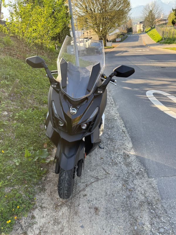 SYM 125ccm - Kategorie A1 - Frontansicht - Rollermiete beim Motogrundkurs